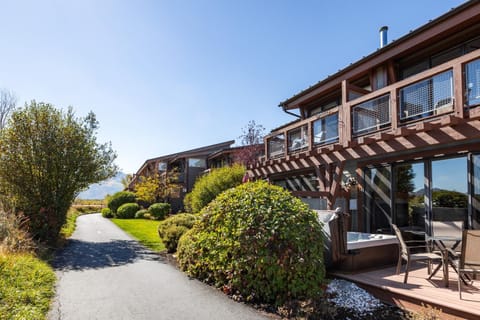 Iconic stay for 6 10 Min Drive to Base, Full Kitchen, Private Hot Tub, Restaurants Nearby! Resort in Snyderville