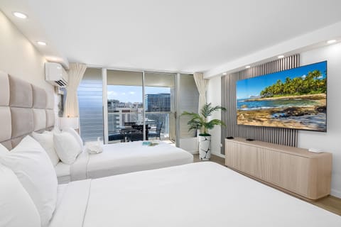 Bed, TV and multimedia, Living room, Photo of the whole room, Seating area, Bedroom