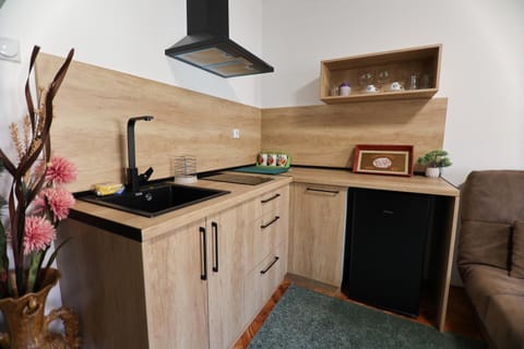 Kitchen or kitchenette, pet friendly, stove