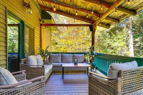 Private Deck and Fire Pit Adirondack Family Home House in Webb