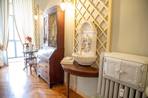 Living room, Seating area