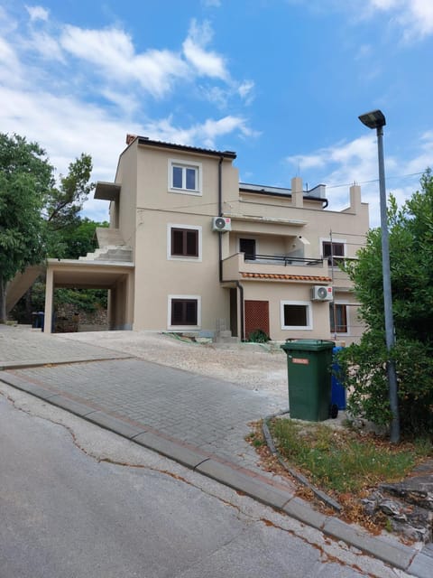 Property building, Day, Street view