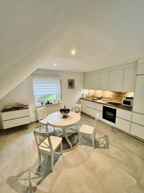 Kitchen or kitchenette, Seating area, Dining area, stove