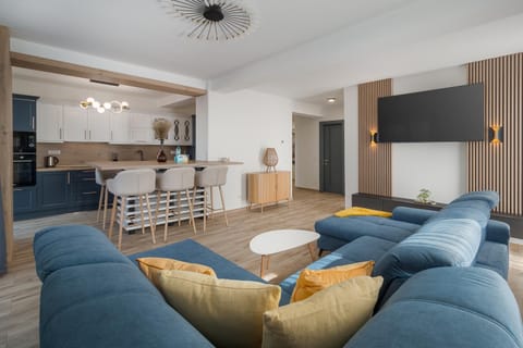 TV and multimedia, Kitchen or kitchenette, Living room, Seating area, Dining area, Evening entertainment