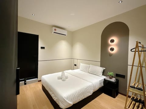 Photo of the whole room, Bedroom