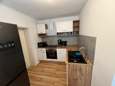 Coffee/tea facilities, Kitchen or kitchenette, dishwasher, microwave, oven, stove