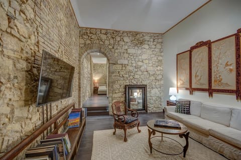 Communal lounge/ TV room, Living room, Seating area