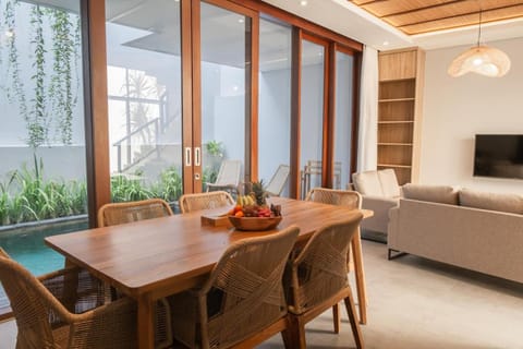 Communal lounge/ TV room, TV and multimedia, Living room, Seating area, Dining area