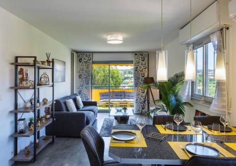 Day, Living room, Dining area