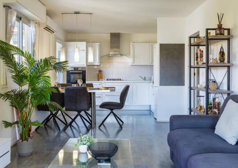 Living room, Dining area, kitchen