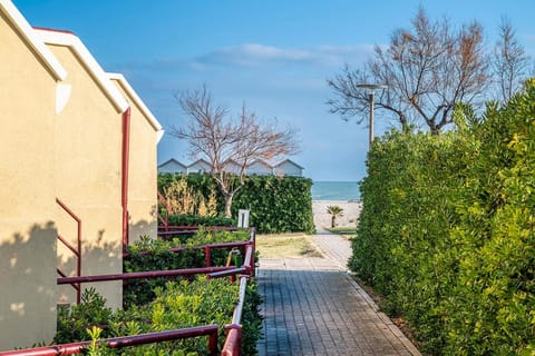 Senigallia, bilocale fronte mare con giardino - SE040 Apartment in Senigallia