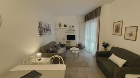 WH-Sem-Bilocale Con Giardino in Zona Residenziale - Posto Auto privato - WiFi Apartment in Sanremo