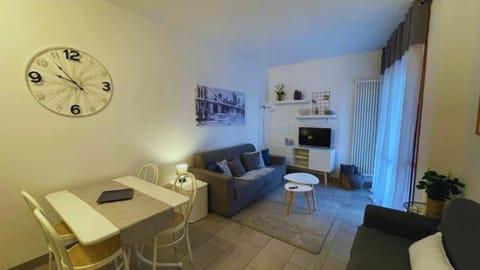 WH-Sem-Bilocale Con Giardino in Zona Residenziale - Posto Auto privato - WiFi Apartment in Sanremo