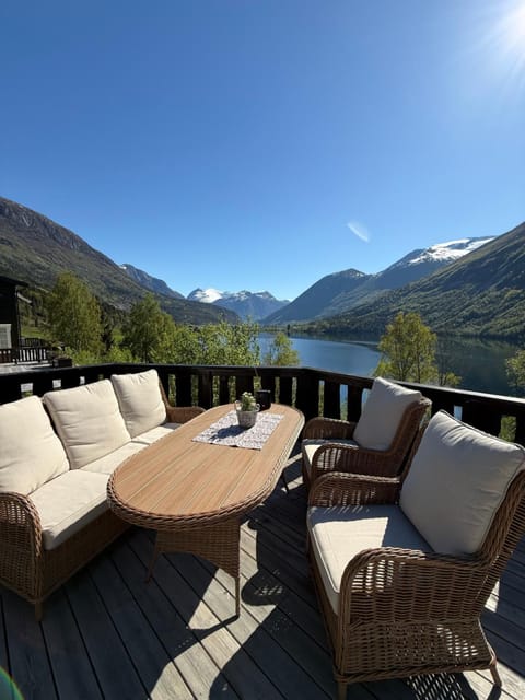 View (from property/room), Balcony/Terrace, Mountain view