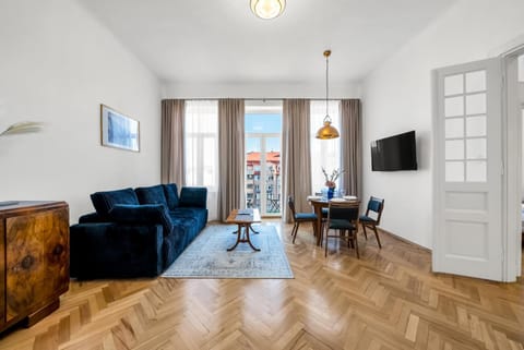 TV and multimedia, Living room, Seating area, Dining area, Evening entertainment