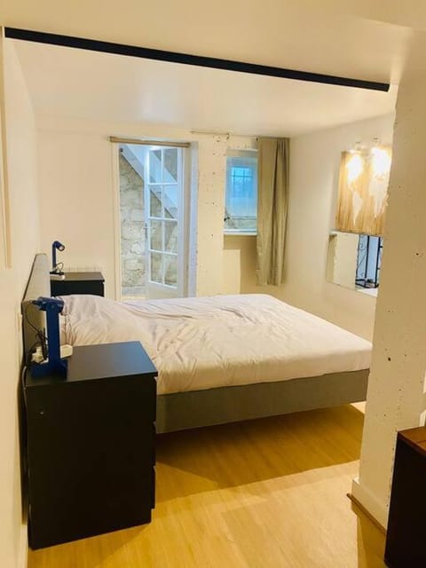 Maisonnette au calme proche T2 Apartment in Courbevoie