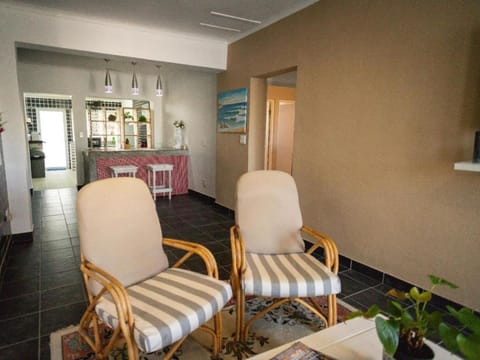 Day, Decorative detail, Seating area