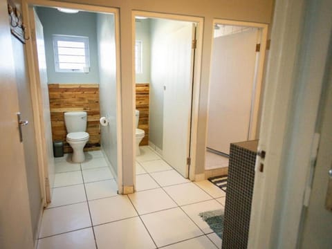 Day, Bathroom, Decorative detail