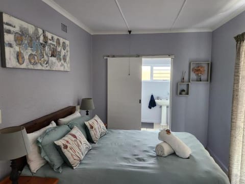 Bed, Day, Decorative detail, Bedroom