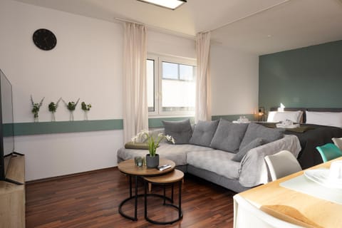 Bed, TV and multimedia, Living room, Photo of the whole room, Dining area, Bedroom