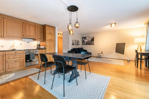 Living room, Seating area, Dining area, pet friendly