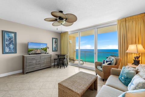 Beachfront Retreat! Family Friendly 1BD Getaway! by Dolce Vita Getaways PCB! Apartment in Long Beach