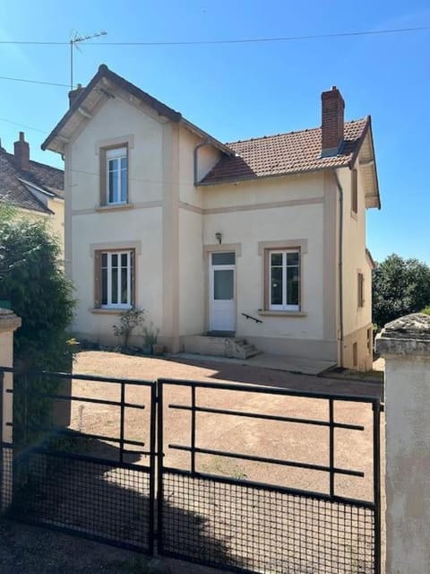 L'Albatros, Villa de charme familiale classée 3 étoiles, All inclusive House in Paray-le-Monial