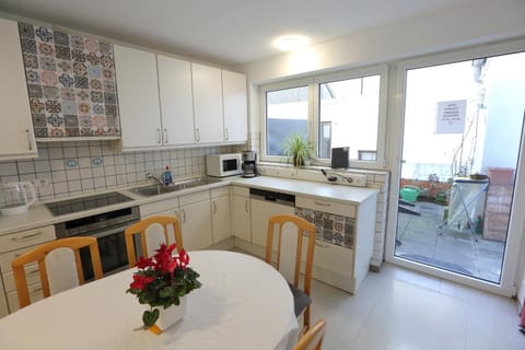 Kitchen or kitchenette, Dining area, dishwasher, oven, stove