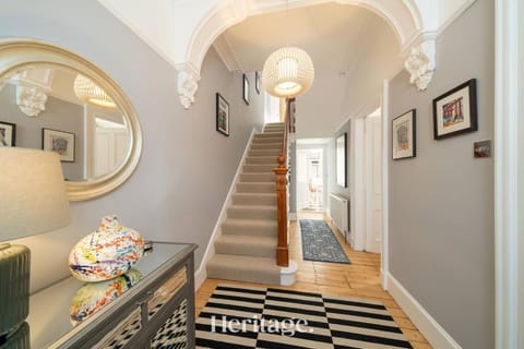 Sunnybrae House, Family Getaway with Hot tub, Stonehaven House in Stonehaven