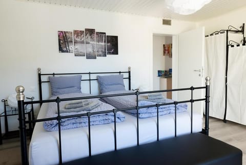 Photo of the whole room, Decorative detail, Bedroom