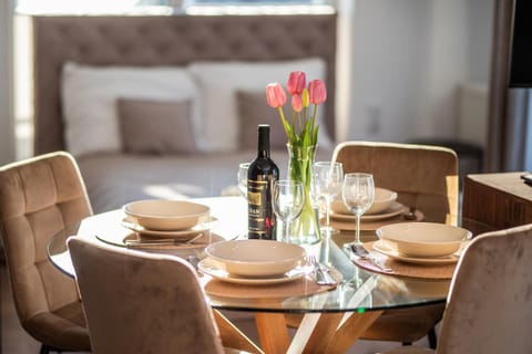 Seating area, Dining area