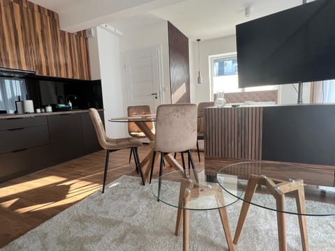 Kitchen or kitchenette, Living room, Seating area, Dining area