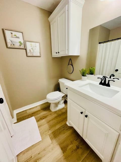 Eastgate 16B spacious comfortable Apartment in Hammond