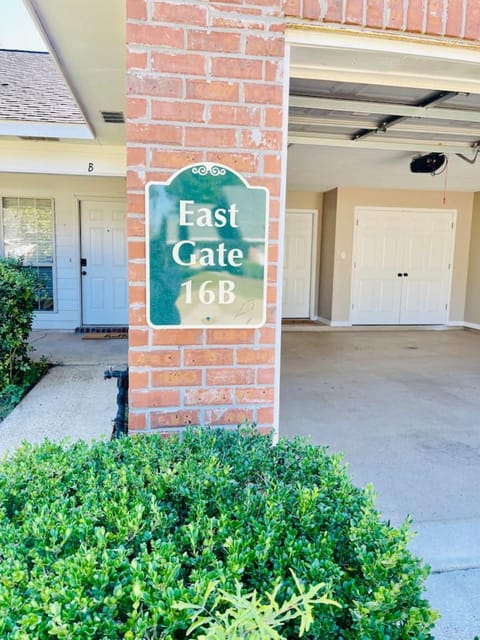 Eastgate 16B spacious comfortable Apartment in Hammond