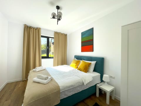 Bed, Photo of the whole room, Bedroom, heating, towels
