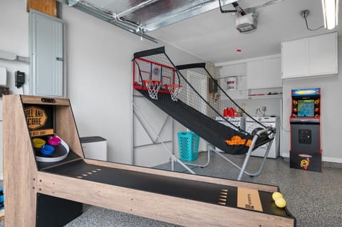 Sandys Coral Retreat! Canal Front, Pool, Spa & More House in Cortez