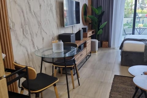 TV and multimedia, Living room, Dining area