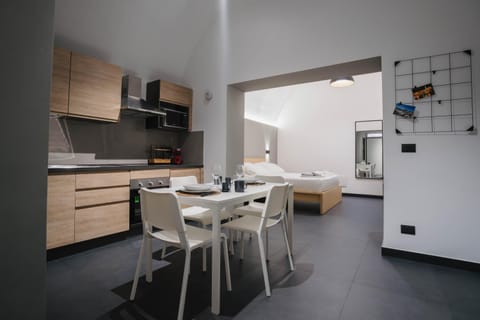Bed, Kitchen or kitchenette, Living room, Photo of the whole room, Seating area, Dining area, Bedroom, minibar, oven, stove