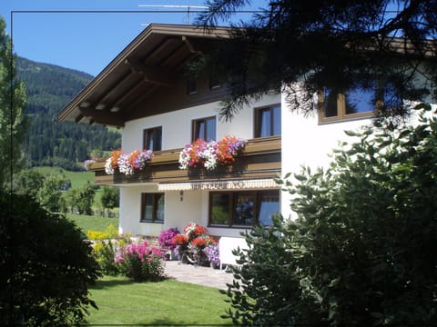 Property building, Spring, Winter, Summer, Garden, Balcony/Terrace, Autumn, Garden view, Mountain view
