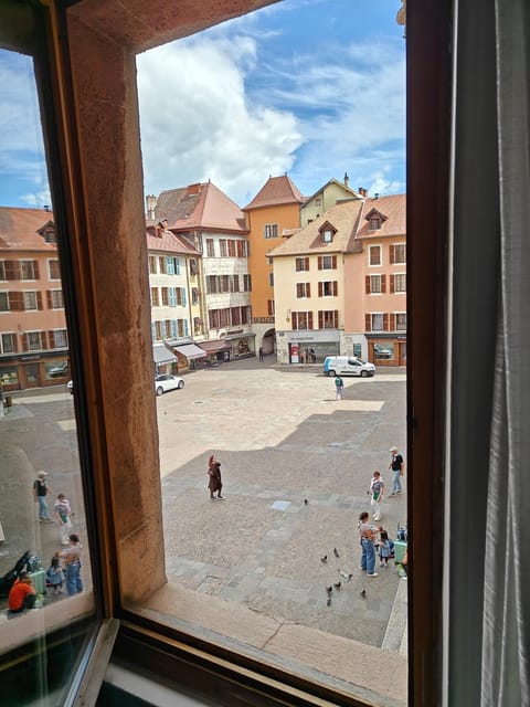 View (from property/room), City view, Landmark view, Street view