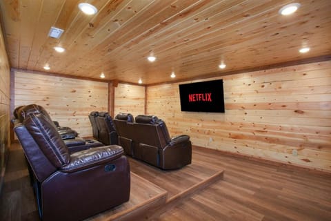 Maya w Indoor Pool Hot Tub Theater House in Sevierville