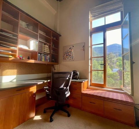 Manitou Incline Retreat House in Manitou Springs