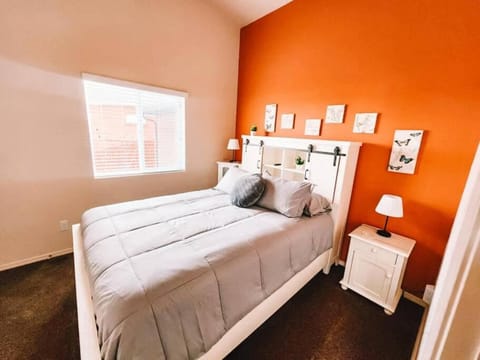 Peaceful Falcon Hot Tub Pet Friendly 3 King Beds House in Black Forest