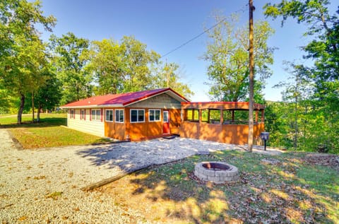 4 Mi to Cumberland River Cabin with Deck and Fire Pit Cabin in Burnside