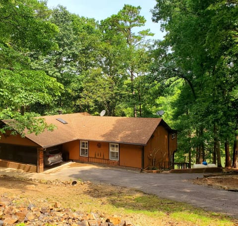 Lake Catherine Serenity Retreat House in Fenter Township