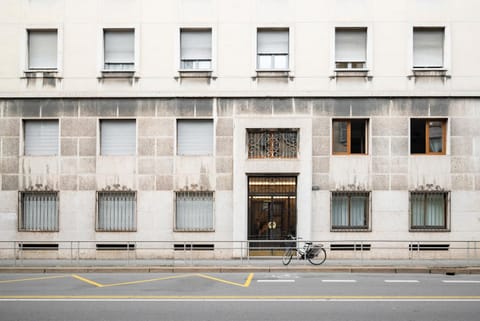 Property building, Location