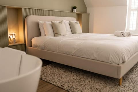 Tiny House, Stunning 1 Bed, Super King, Freestanding Bath, Parking House in Sedgemoor