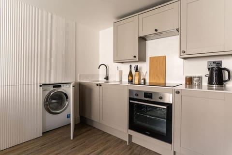 Tiny House, Stunning 1 Bed, Super King, Freestanding Bath, Parking House in Sedgemoor