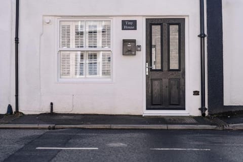 Tiny House, Stunning 1 Bed, Super King, Freestanding Bath, Parking House in Sedgemoor