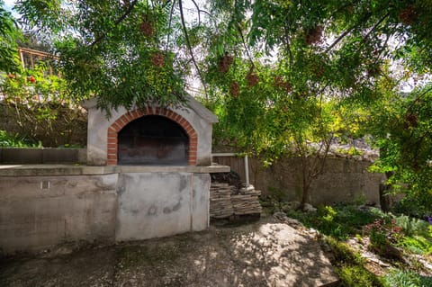 Patio, BBQ facilities